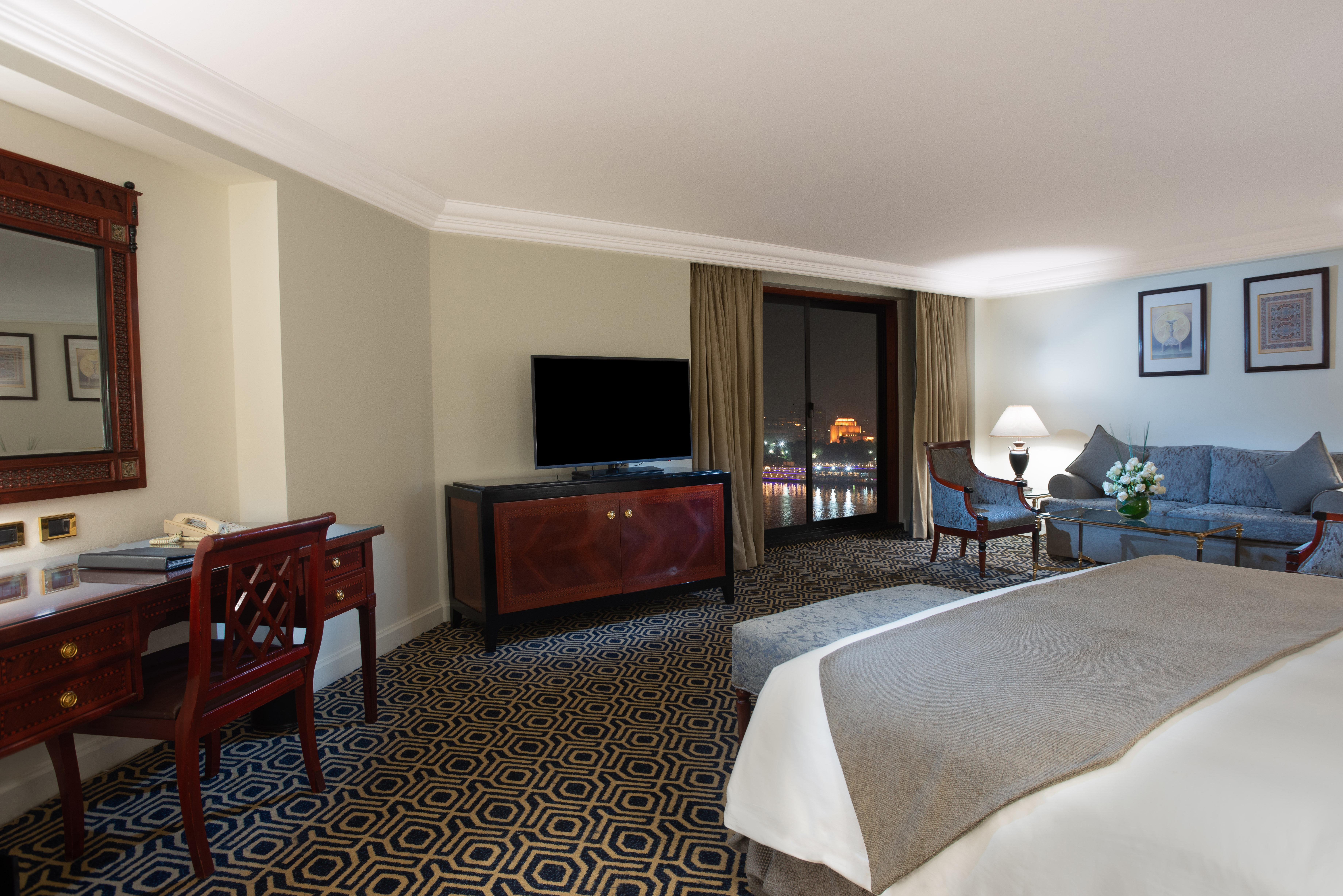 فندق إنتركونتيننتال سميراميس القاهرة المظهر الخارجي الصورة A room at the Four Seasons Hotel