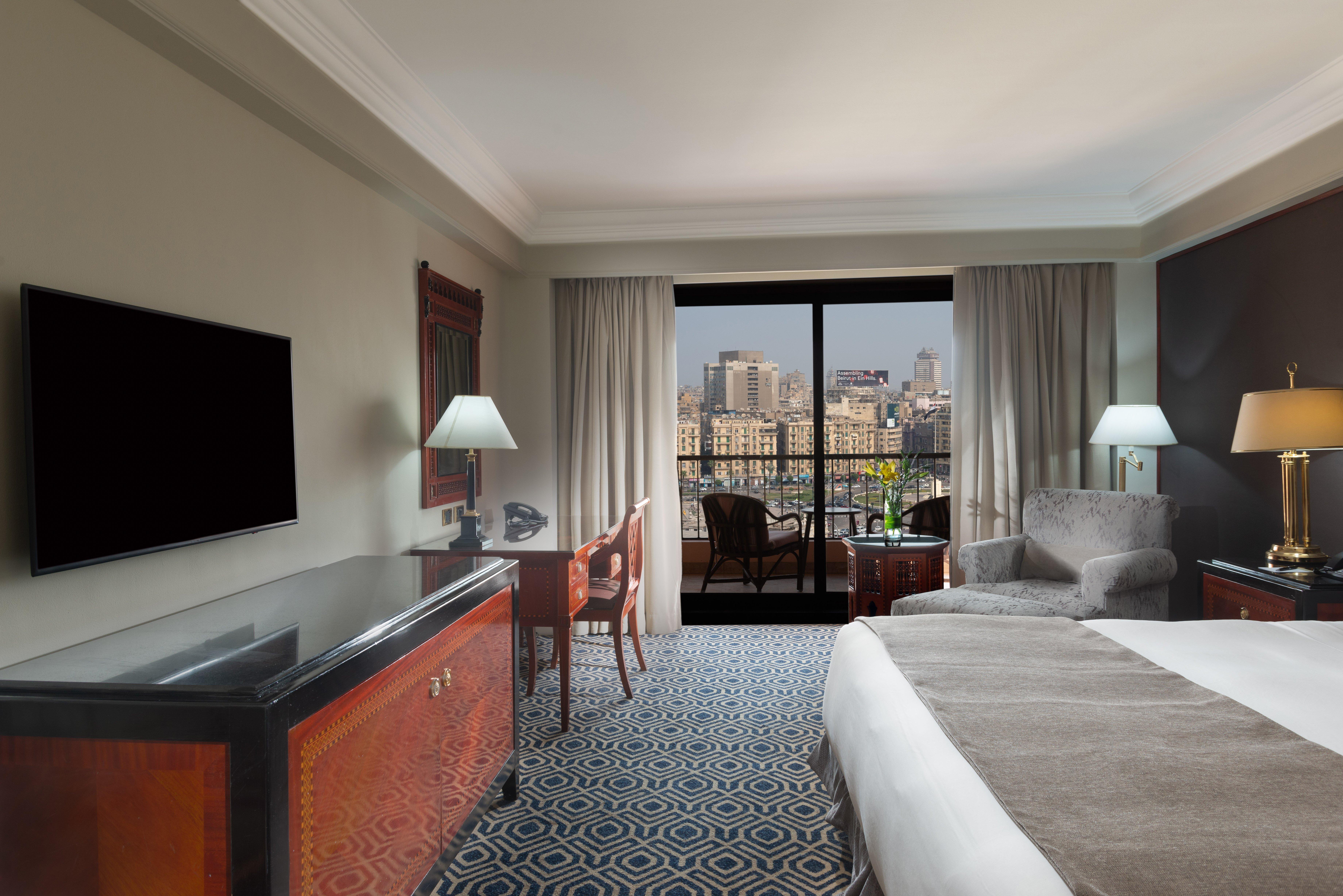 فندق إنتركونتيننتال سميراميس القاهرة المظهر الخارجي الصورة A guest room at the Four Seasons Hotel Cairo at Nile Plaza
