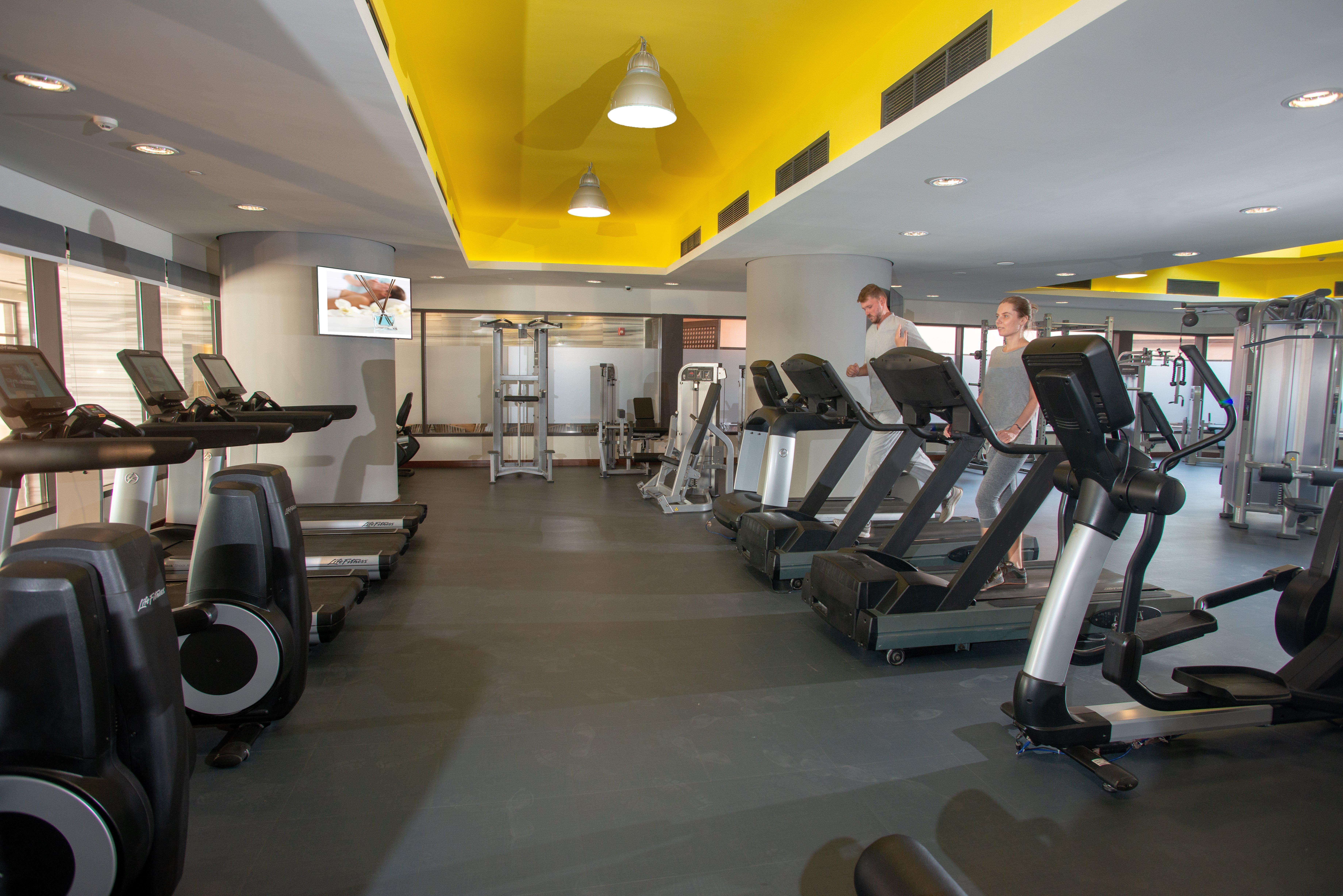 فندق إنتركونتيننتال سميراميس القاهرة المظهر الخارجي الصورة The gym at the hotel