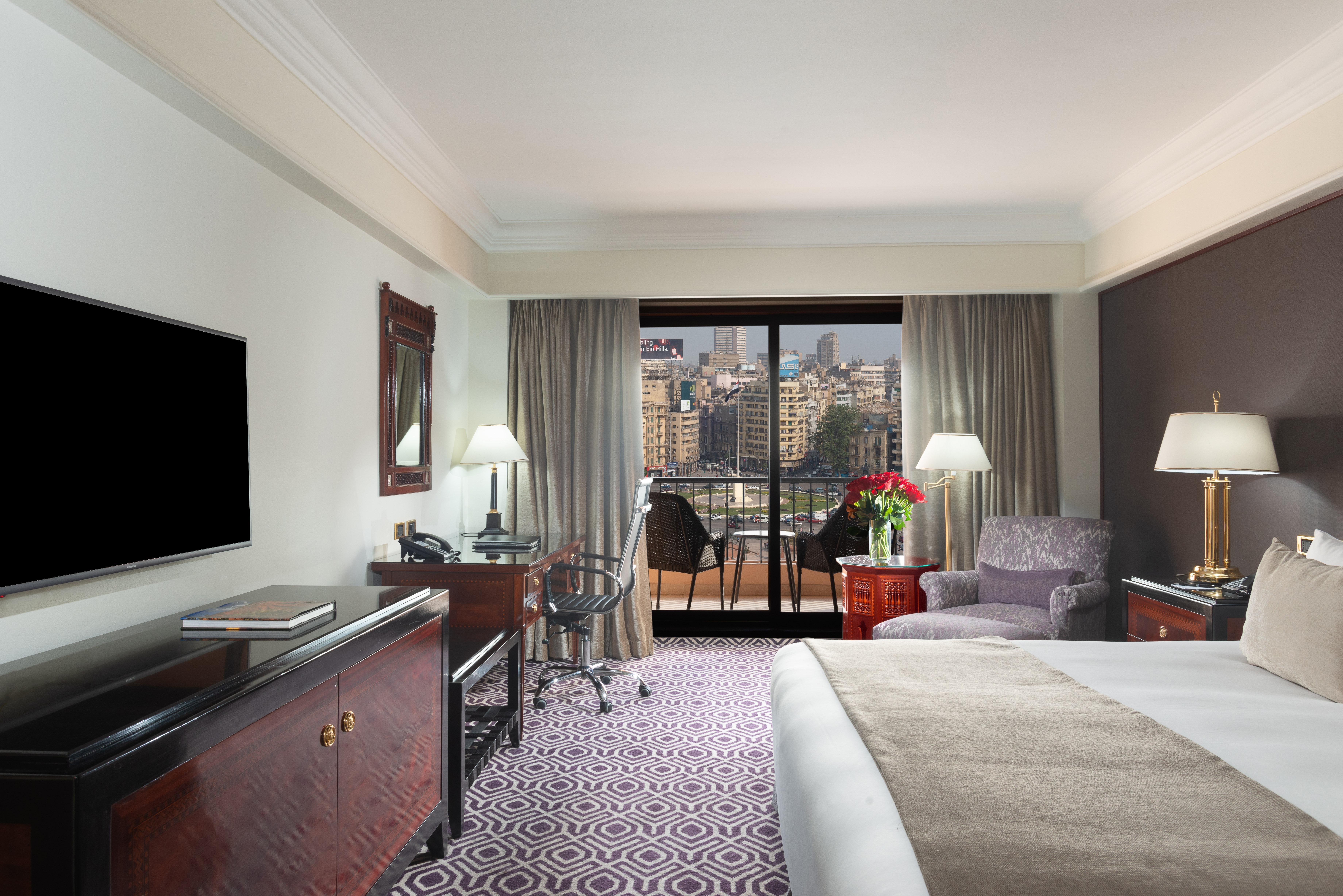 فندق إنتركونتيننتال سميراميس القاهرة المظهر الخارجي الصورة A room at the Four Seasons Hotel Cairo at Nile Plaza