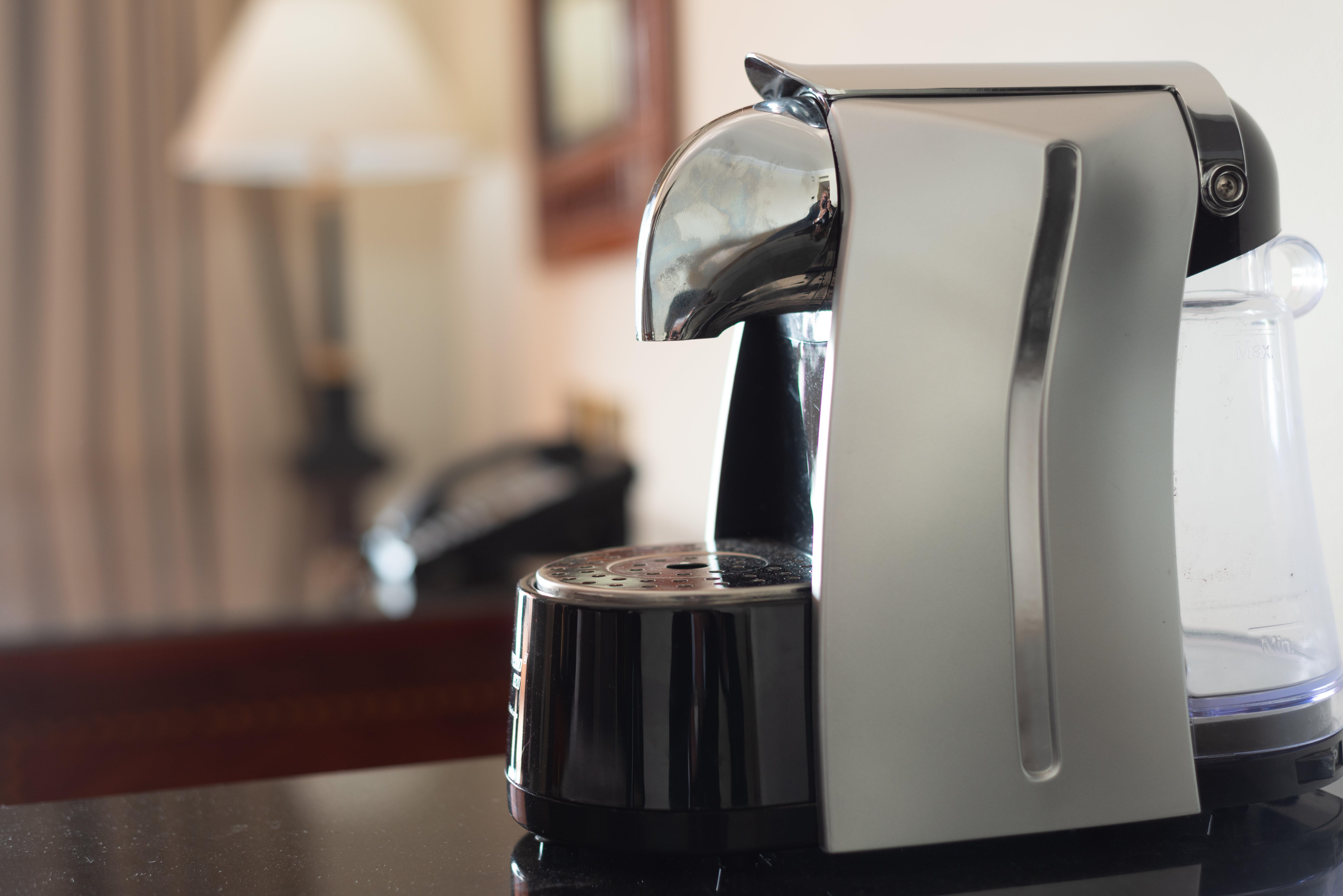 فندق إنتركونتيننتال سميراميس القاهرة المظهر الخارجي الصورة A single-serve coffee brewer