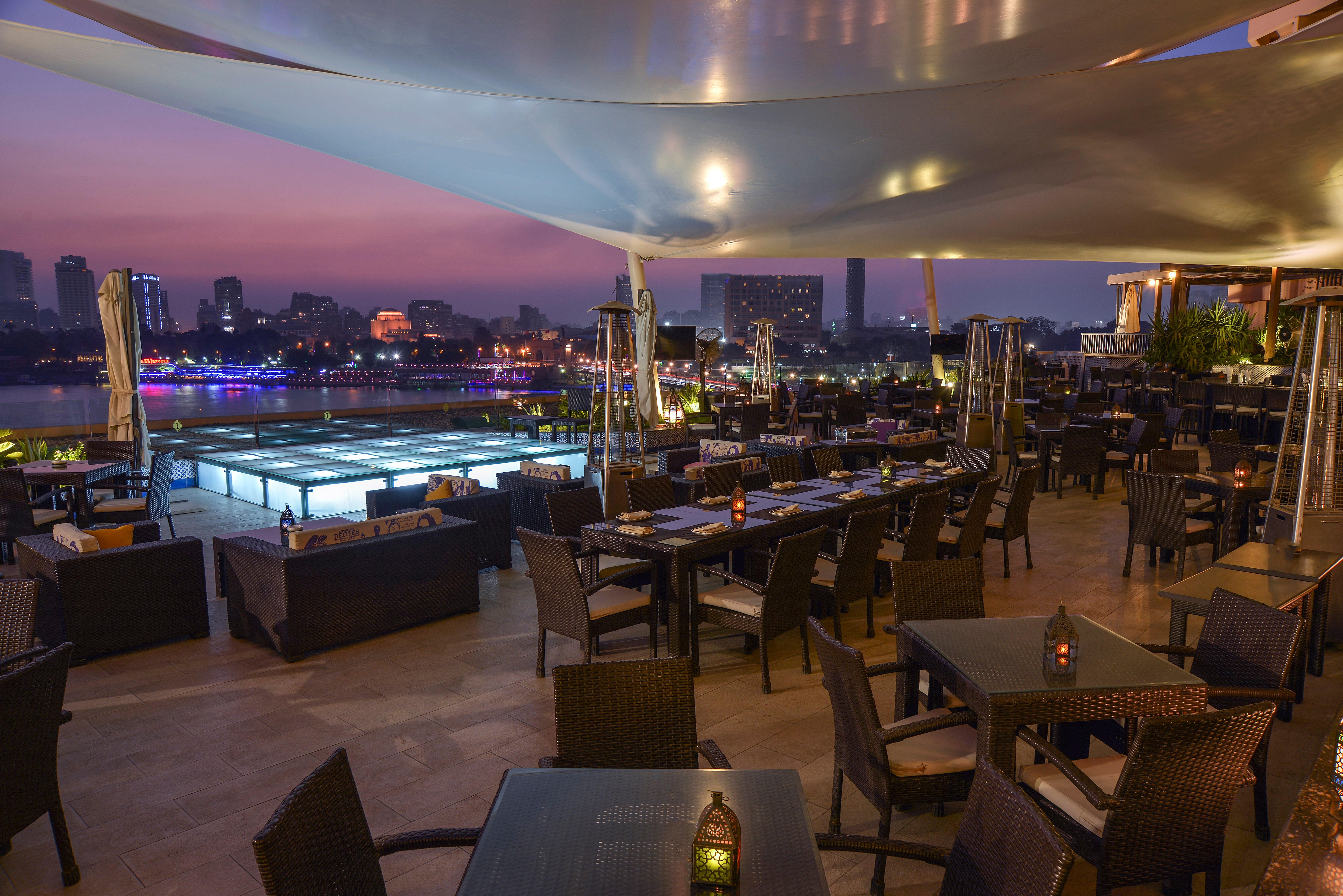 فندق إنتركونتيننتال سميراميس القاهرة المظهر الخارجي الصورة The view from the rooftop bar