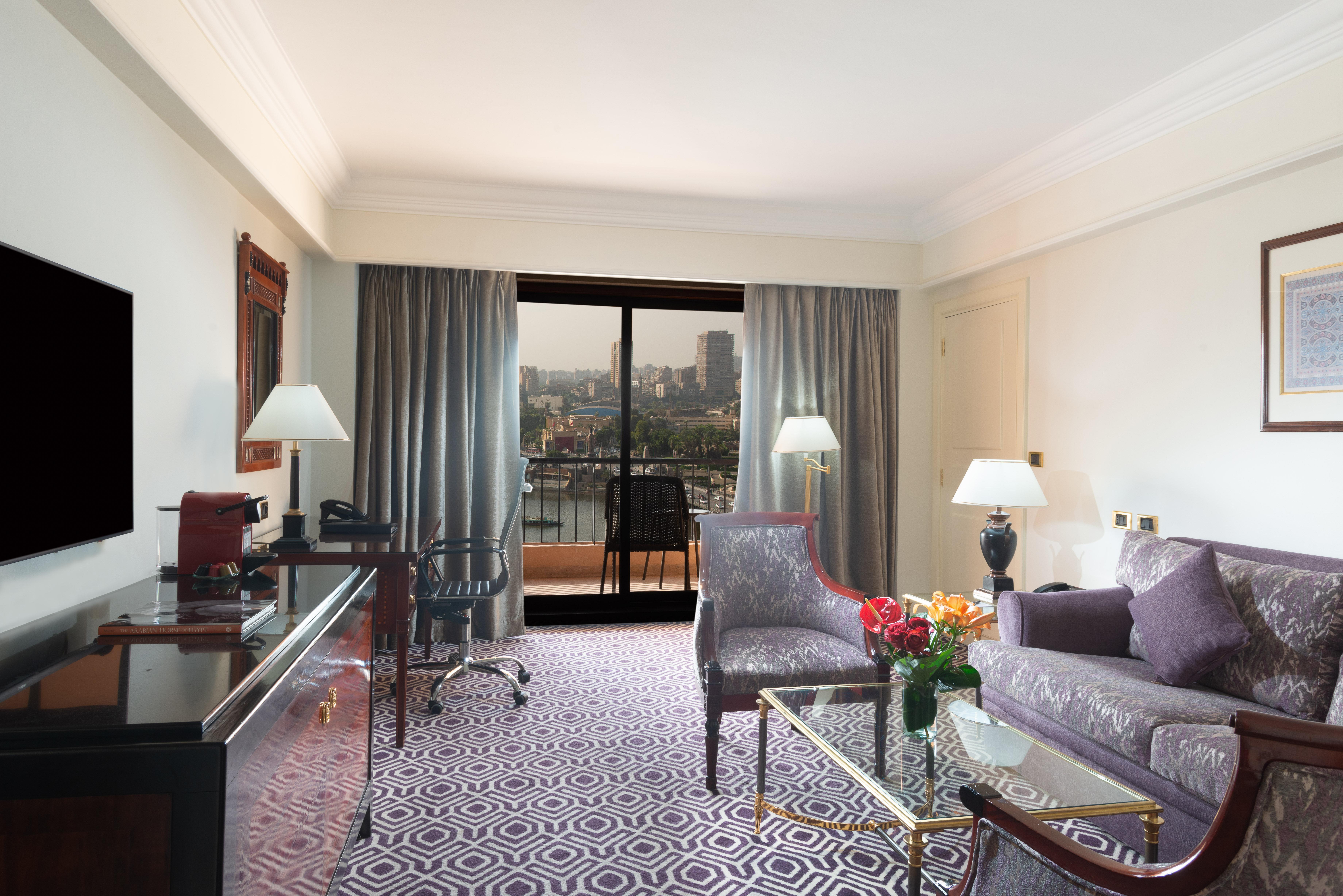 فندق إنتركونتيننتال سميراميس القاهرة المظهر الخارجي الصورة A suite at the Cairo Marriott