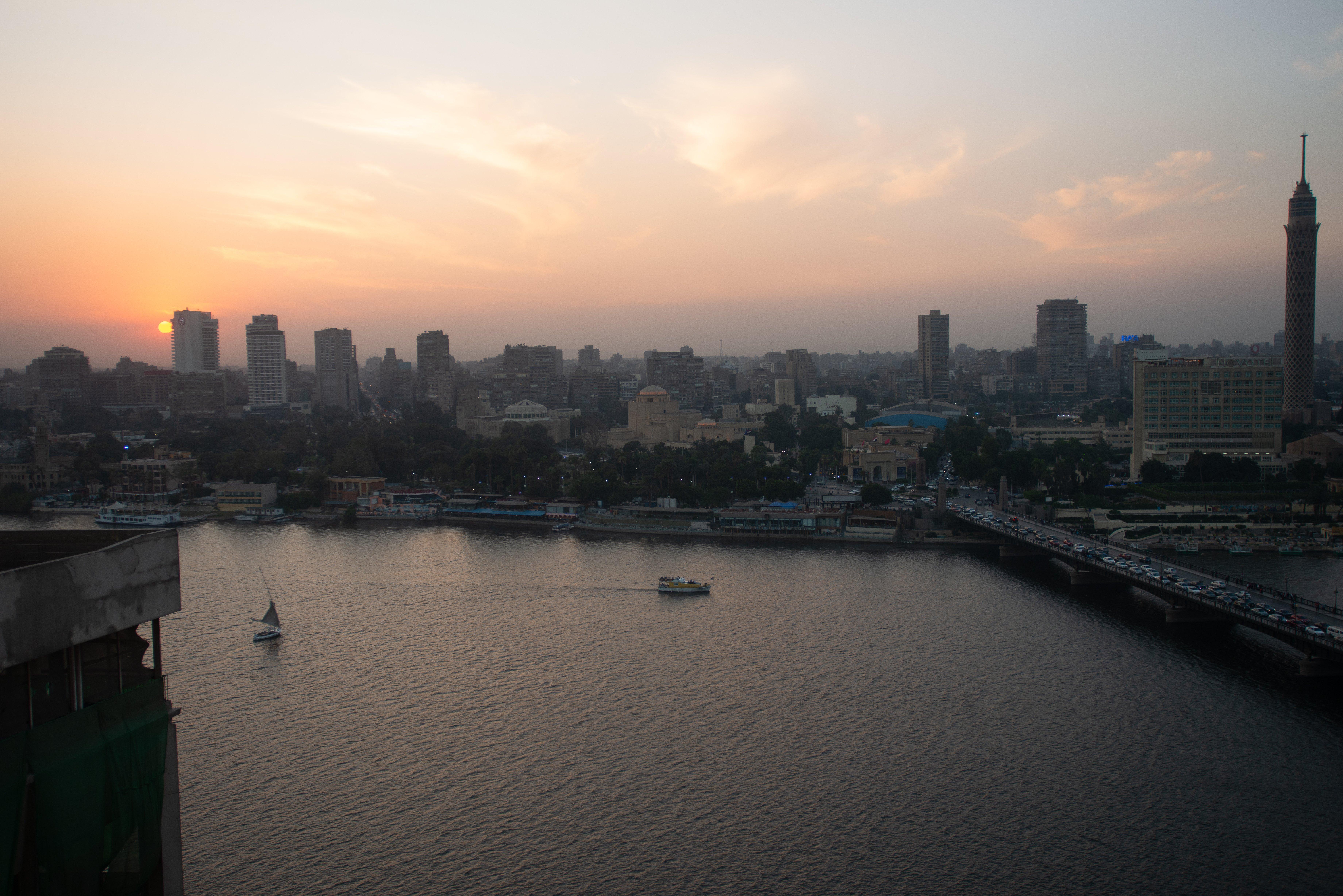 فندق إنتركونتيننتال سميراميس القاهرة المظهر الخارجي الصورة Sunset over the river